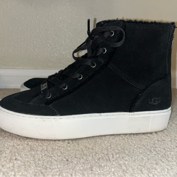 UGG Woman’s shoes - Picture 3 of 4